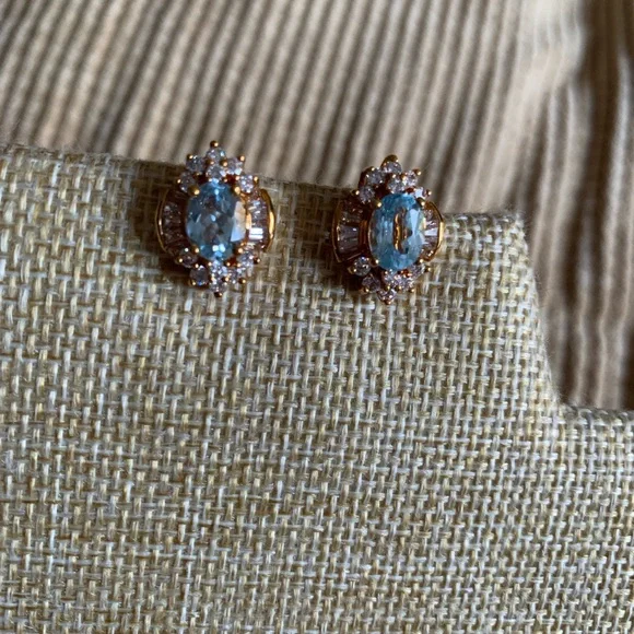 High quality vintage aquamarine and crystal clip on earrings. - Picture 7 of 9